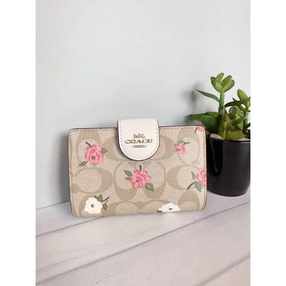 NWT Coach Medium Corner Zip Wallet Signature Canvas With Floral Print - Picture 1 of 5